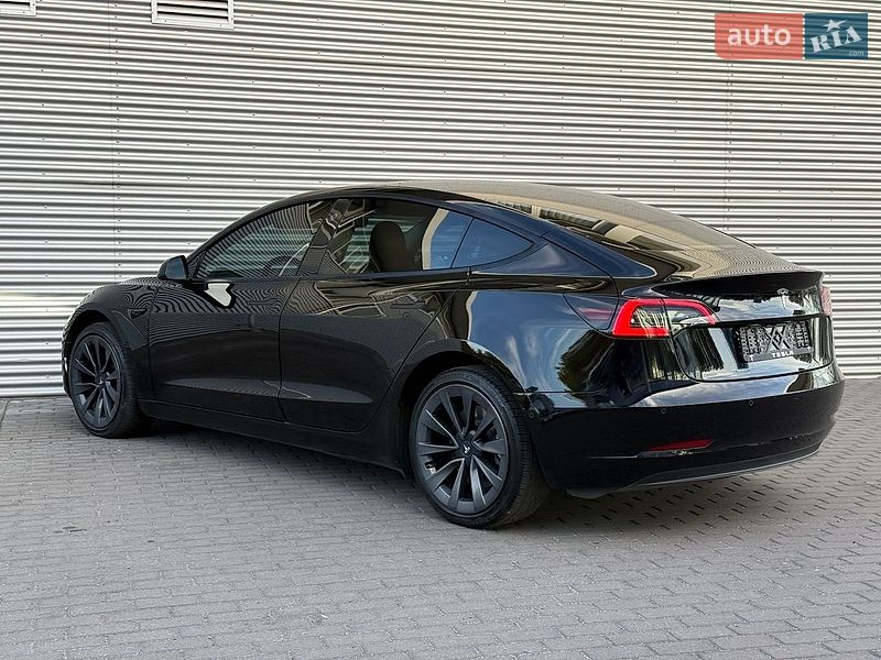 Седан Tesla Model 3 2022 в Рівному