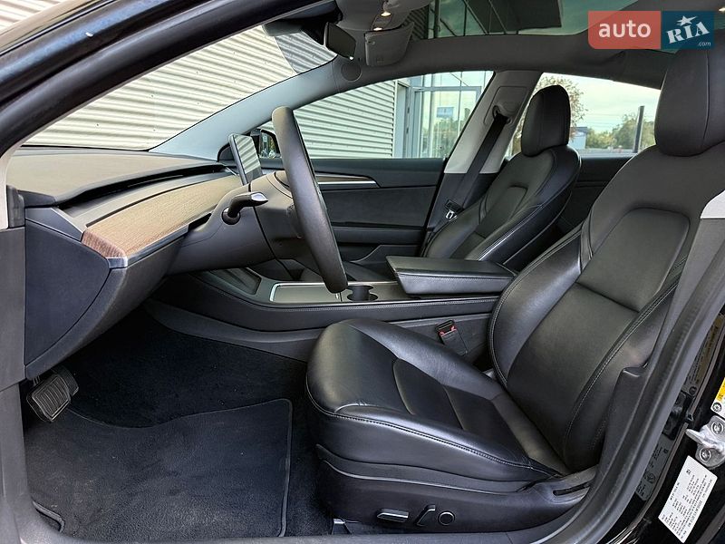 Седан Tesla Model 3 2022 в Рівному