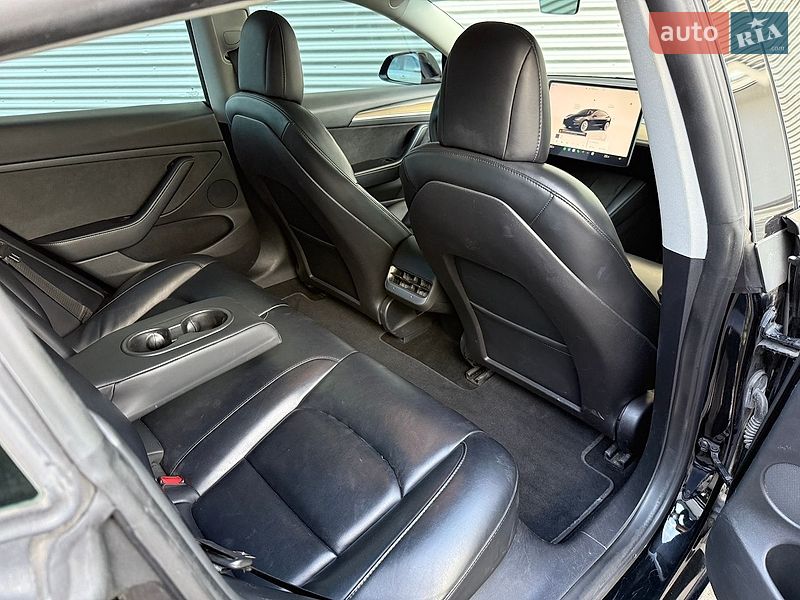 Седан Tesla Model 3 2022 в Рівному