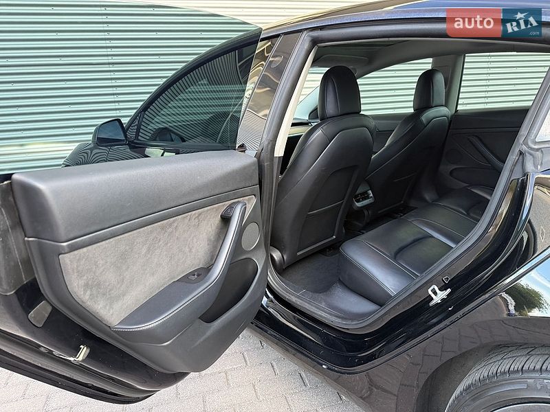 Седан Tesla Model 3 2022 в Рівному