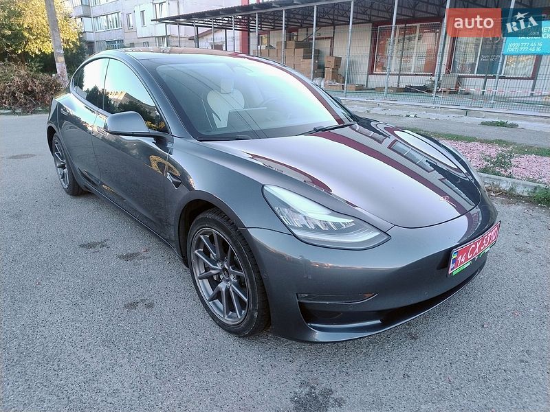 Седан Tesla Model 3 2018 в Киеве