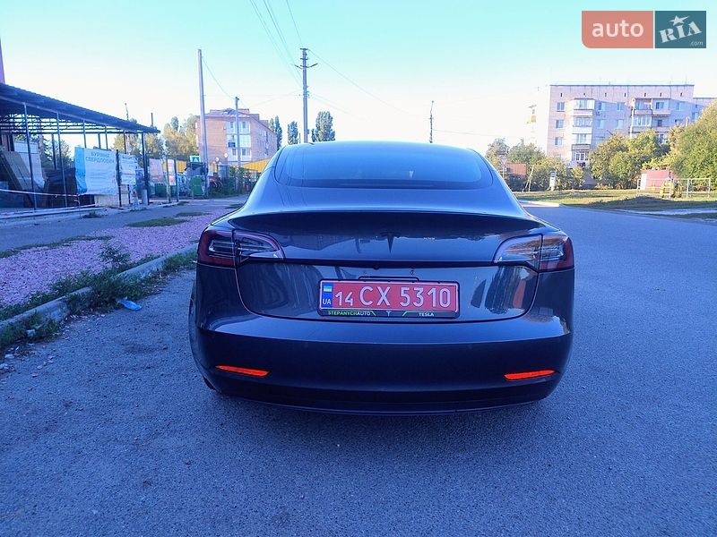 Седан Tesla Model 3 2018 в Киеве