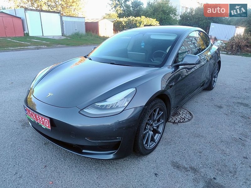Седан Tesla Model 3 2018 в Киеве