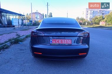 Седан Tesla Model 3 2018 в Киеве