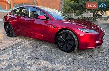 Седан Tesla Model 3 2025 в Львове
