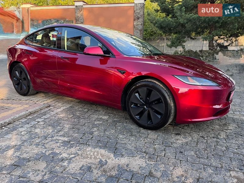 Седан Tesla Model 3 2025 в Львове