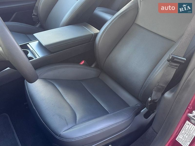 Седан Tesla Model 3 2025 в Львове