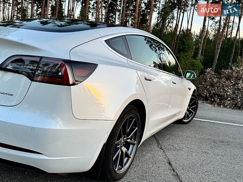 Седан Tesla Model 3 2019 в Житомирі