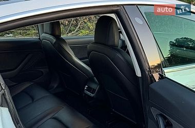 Седан Tesla Model 3 2019 в Житомирі