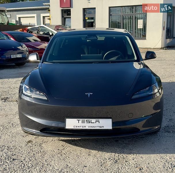 Седан Tesla Model 3 2024 в Вінниці