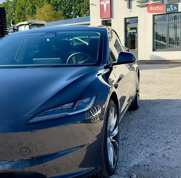 Седан Tesla Model 3 2024 в Вінниці