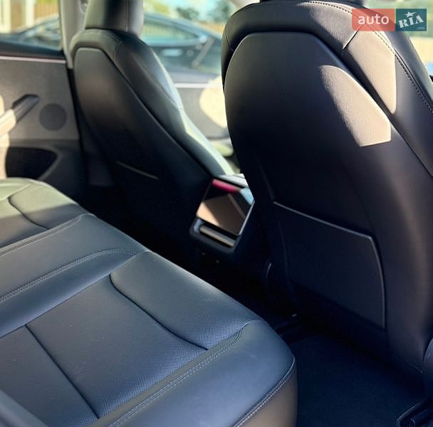 Седан Tesla Model 3 2024 в Вінниці