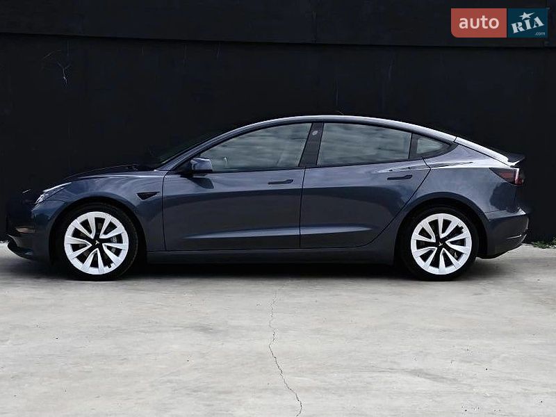Седан Tesla Model 3 2022 в Львові