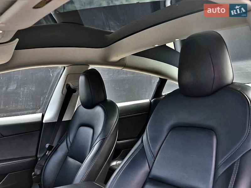 Седан Tesla Model 3 2022 в Львові