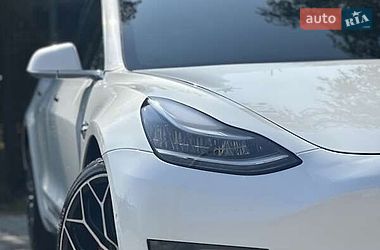 Седан Tesla Model 3 2021 в Львове
