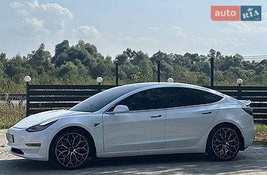 Седан Tesla Model 3 2021 в Львове