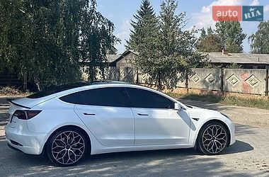 Седан Tesla Model 3 2021 в Львове