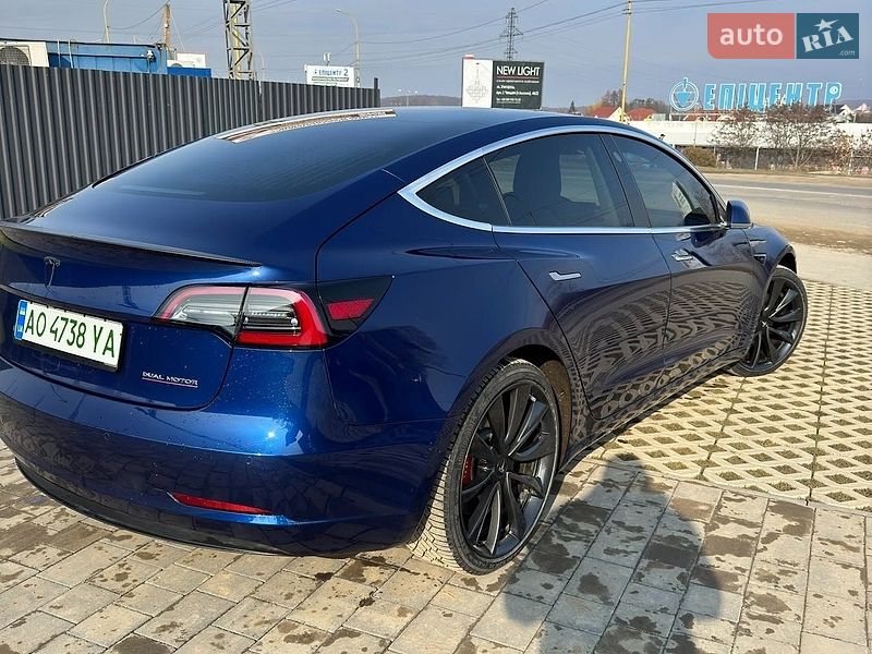 Седан Tesla Model 3 2019 в Києві