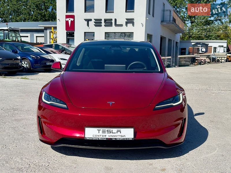 Седан Tesla Model 3 2024 в Вінниці