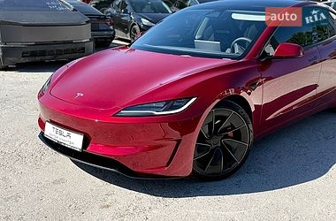 Седан Tesla Model 3 2024 в Вінниці