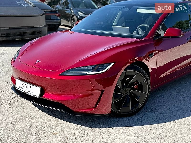 Седан Tesla Model 3 2024 в Вінниці