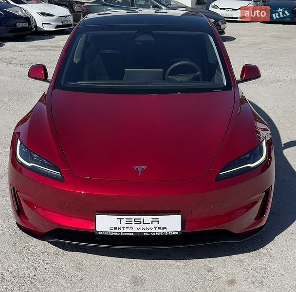 Седан Tesla Model 3 2024 в Вінниці