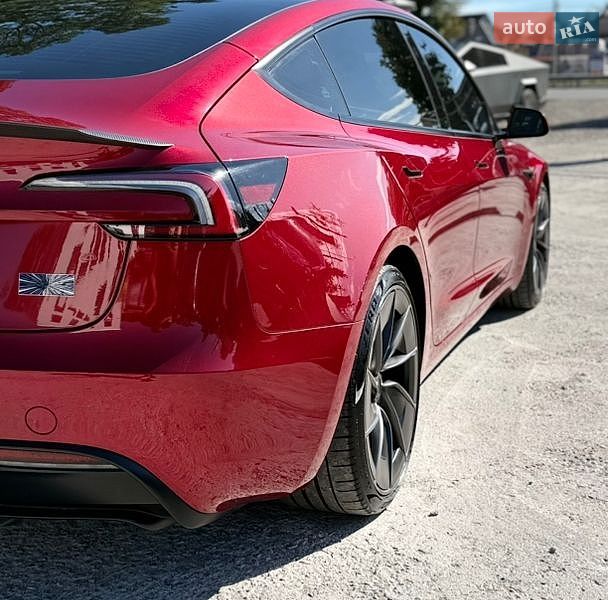 Седан Tesla Model 3 2024 в Вінниці