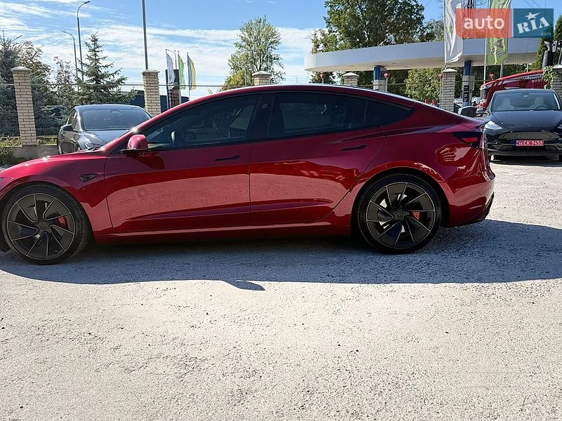 Седан Tesla Model 3 2024 в Вінниці
