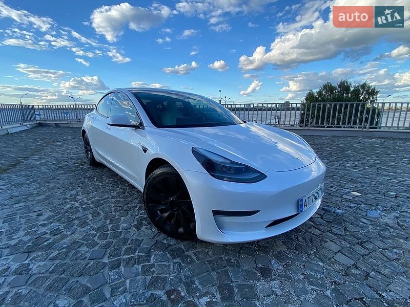 Седан Tesla Model 3 2021 в Дніпрі