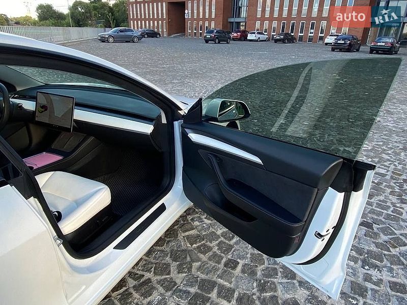 Седан Tesla Model 3 2021 в Дніпрі