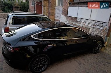 Седан Tesla Model 3 2019 в Костопілі