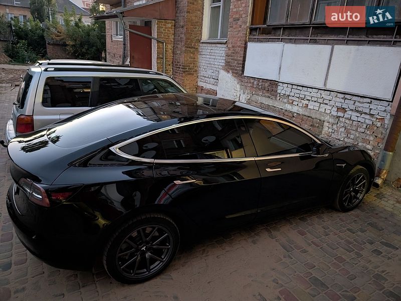 Седан Tesla Model 3 2019 в Костопілі