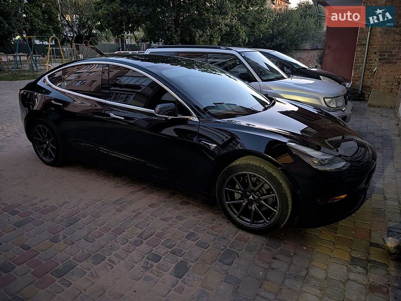 Седан Tesla Model 3 2019 в Костопілі