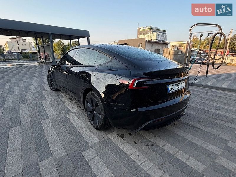 Седан Tesla Model 3 2024 в Львові