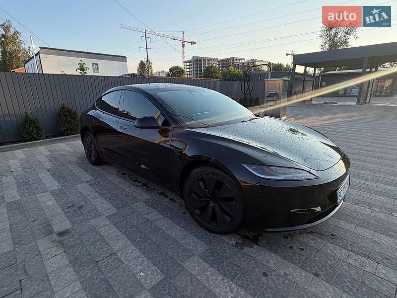 Седан Tesla Model 3 2024 в Львові