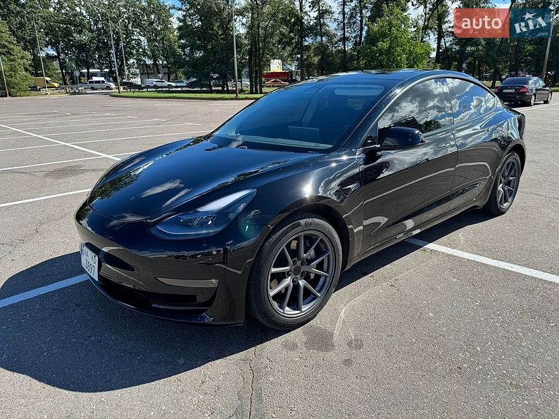 Седан Tesla Model 3 2021 в Києві