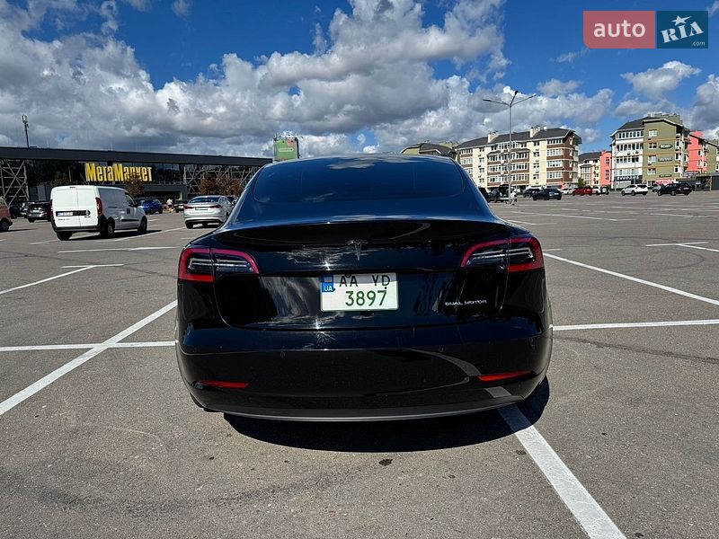 Седан Tesla Model 3 2021 в Києві