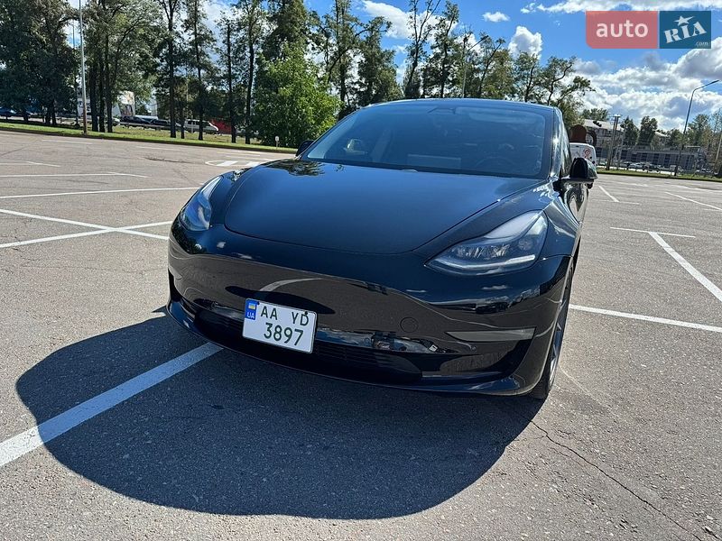 Седан Tesla Model 3 2021 в Києві