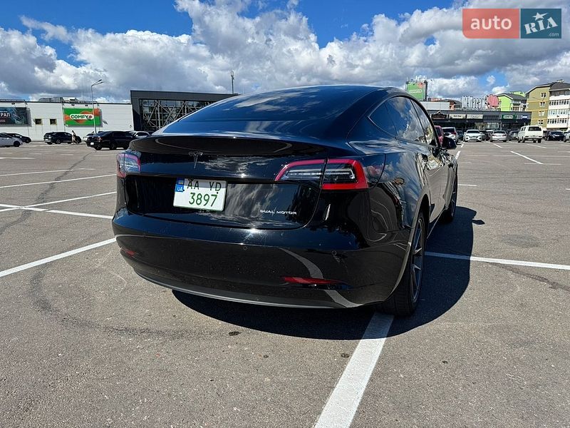 Седан Tesla Model 3 2021 в Києві