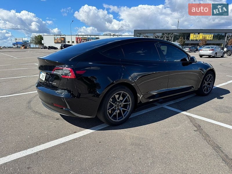 Седан Tesla Model 3 2021 в Києві