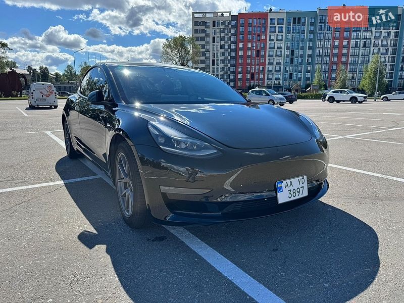 Седан Tesla Model 3 2021 в Києві