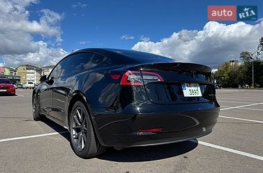 Седан Tesla Model 3 2021 в Києві
