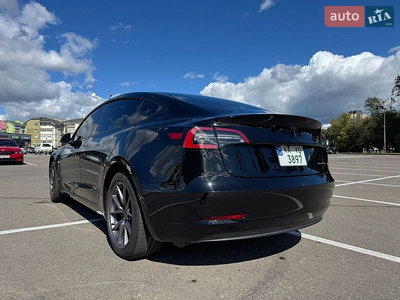Седан Tesla Model 3 2021 в Києві