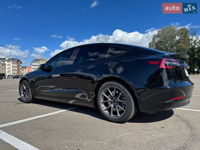 Седан Tesla Model 3 2021 в Києві