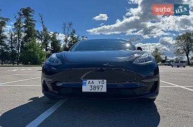 Седан Tesla Model 3 2021 в Києві