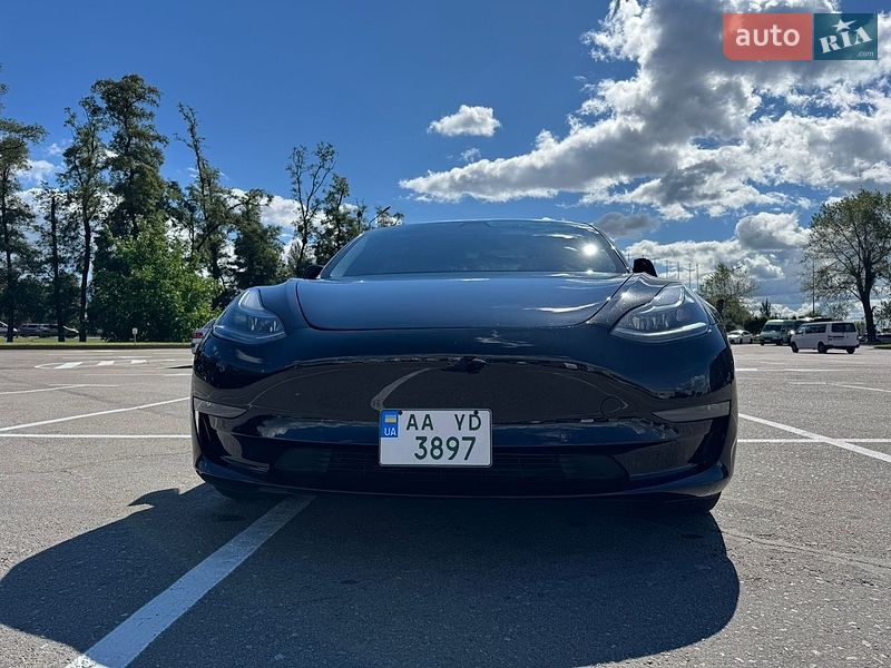 Седан Tesla Model 3 2021 в Києві