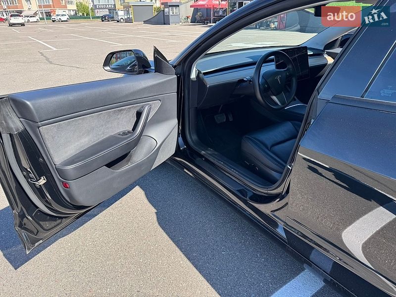 Седан Tesla Model 3 2021 в Києві