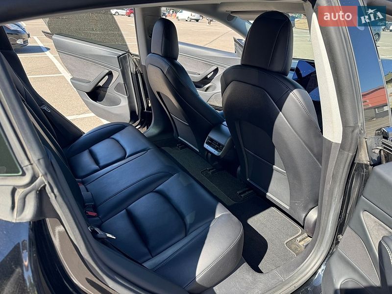 Седан Tesla Model 3 2021 в Києві