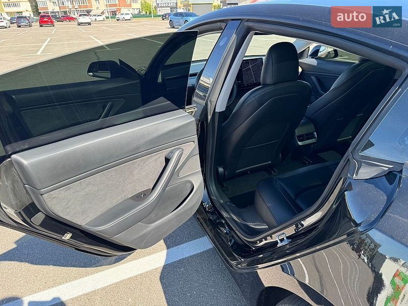Седан Tesla Model 3 2021 в Києві