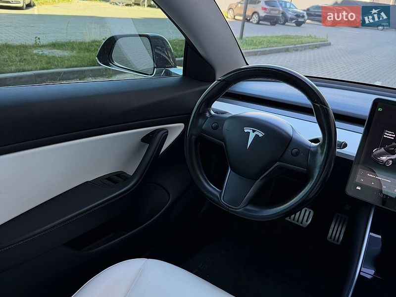 Седан Tesla Model 3 2019 в Житомирі